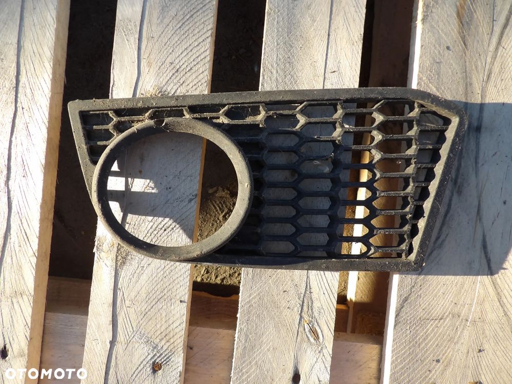 BMW -F10 -KRATKA ZDERZAKA HALOGENU LEWA M PAKIET - 1