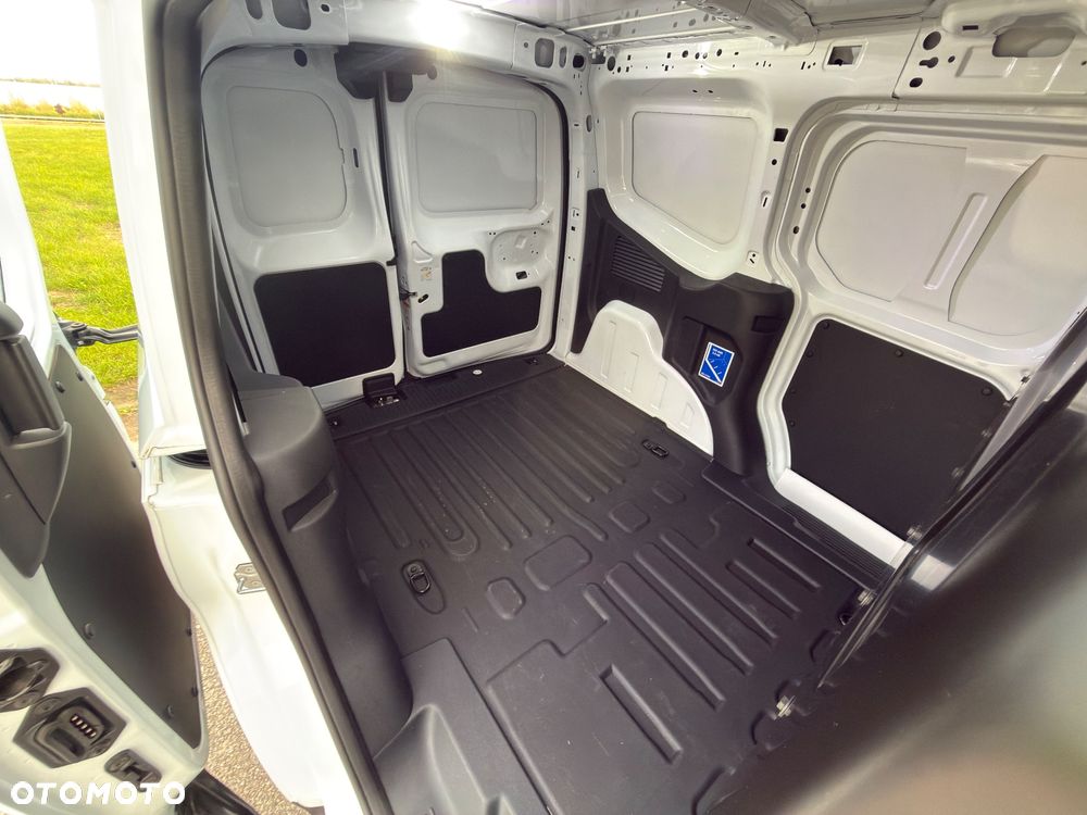 Ford Transit Courier - 11