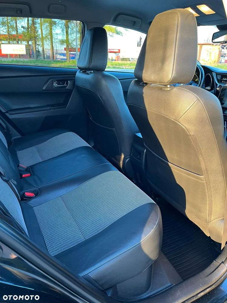 Toyota Auris Hybrid 135 Selection - 16