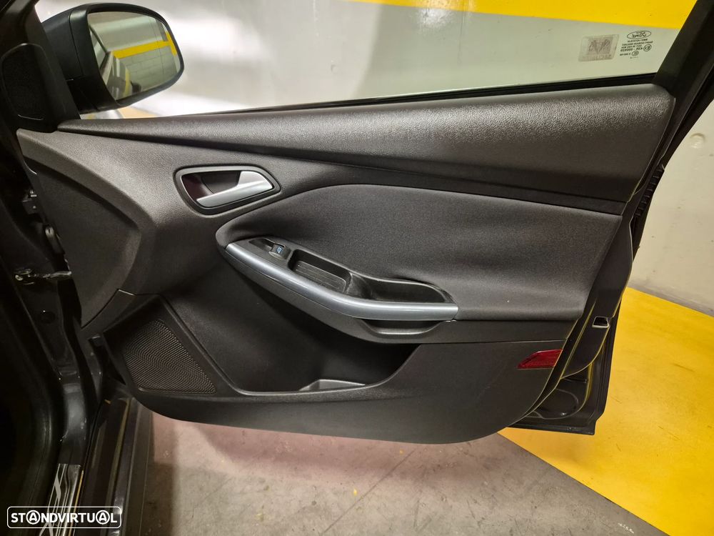 Ford Focus SW 1.6 TDCi Titanium Best - 36