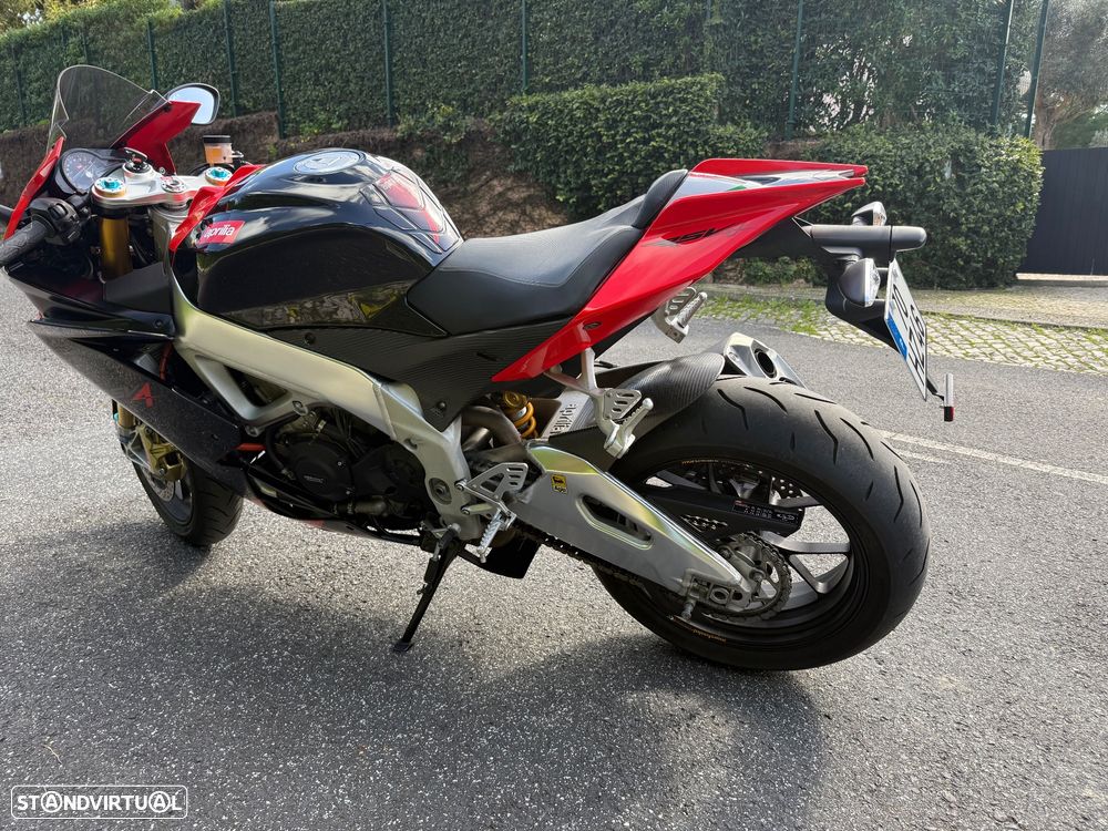 Aprilia RSV 4 Factory - 11