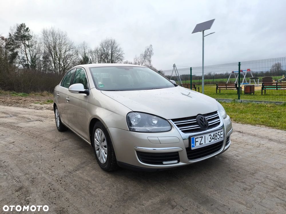 Volkswagen Jetta 1.6 FSI Comfortline - 1