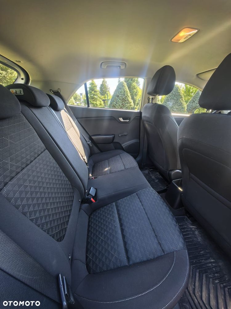 Kia Rio 1.2 L - 6