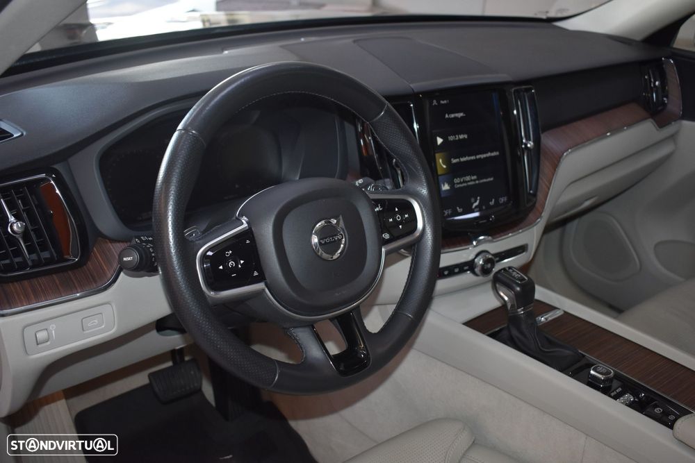 Volvo XC 60 2.0 D4 Inscription AWD Geartronic - 28