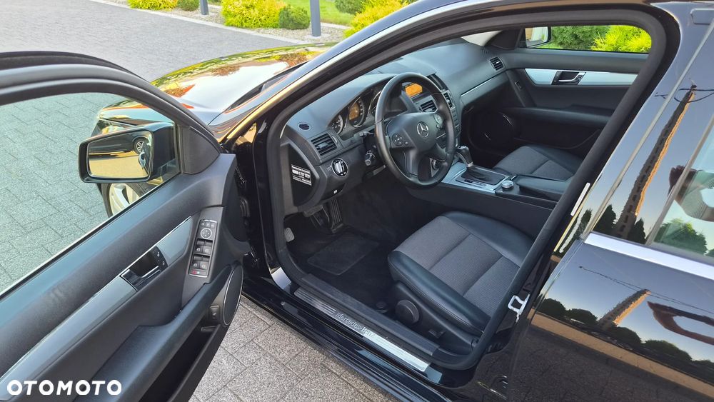 Mercedes-Benz Klasa C 180 CGI Automatik BlueEFFICIENCY Avantgarde - 8