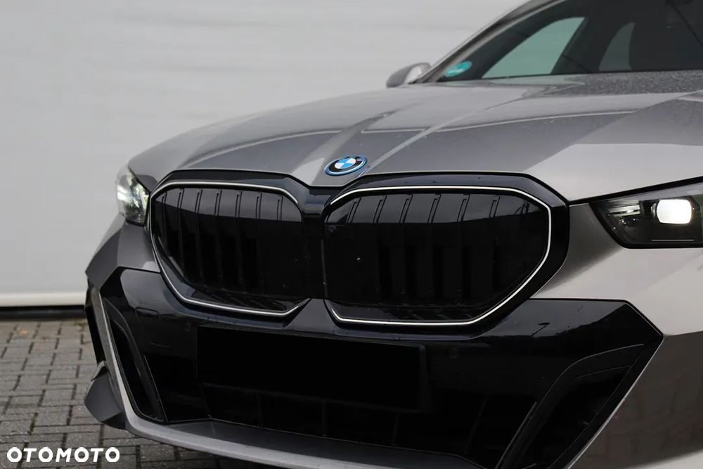 BMW Seria 5 550e xDrive PHEV M Sport - 4