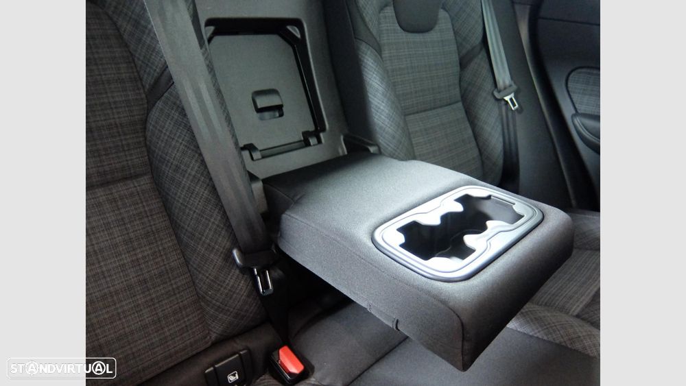 Volvo XC 60 2.0 T6 PHEV Core AWD - 15