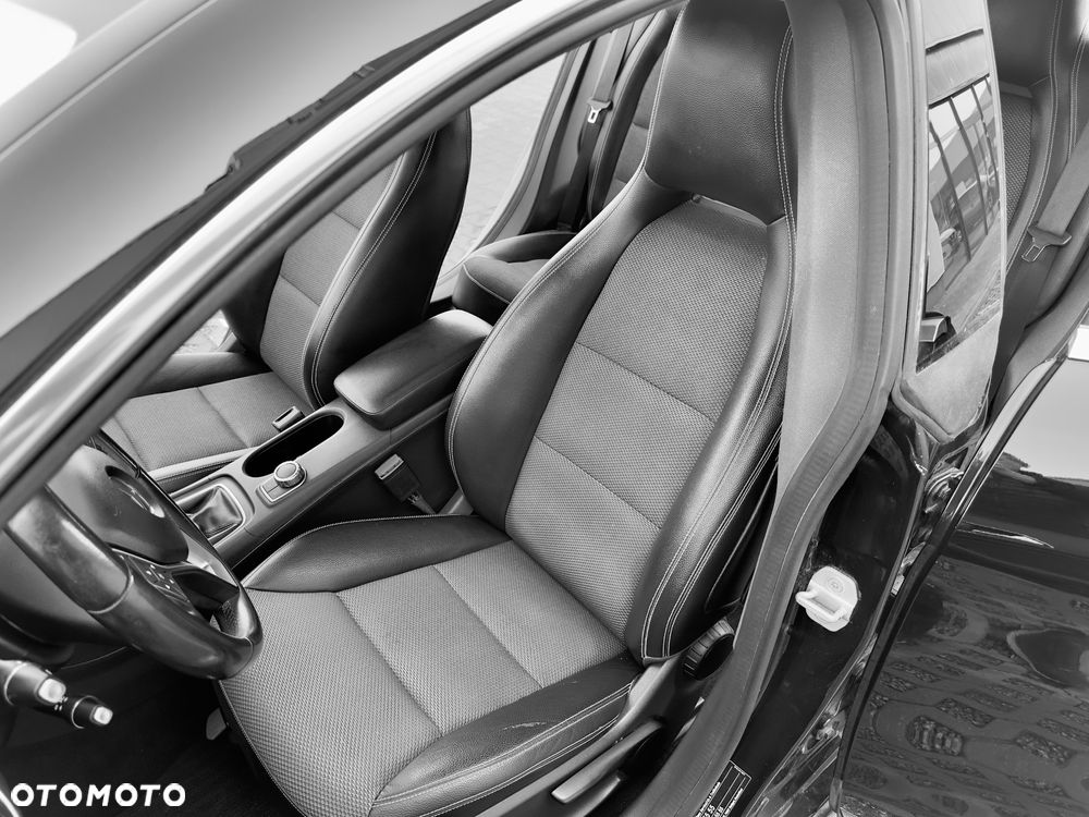 Mercedes-Benz CLA 180 Urban - 5