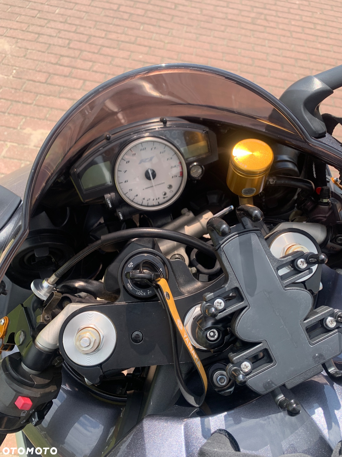 Yamaha R1 - 14