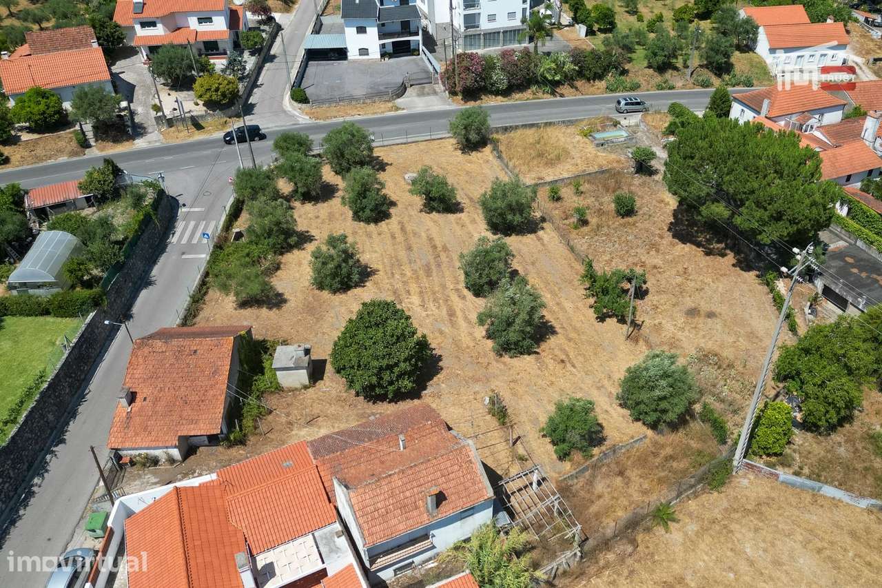 2 Moradias inseridas num terreno todo vedado com 1785 m2, poço, fur... - Grande imagem: 5/40