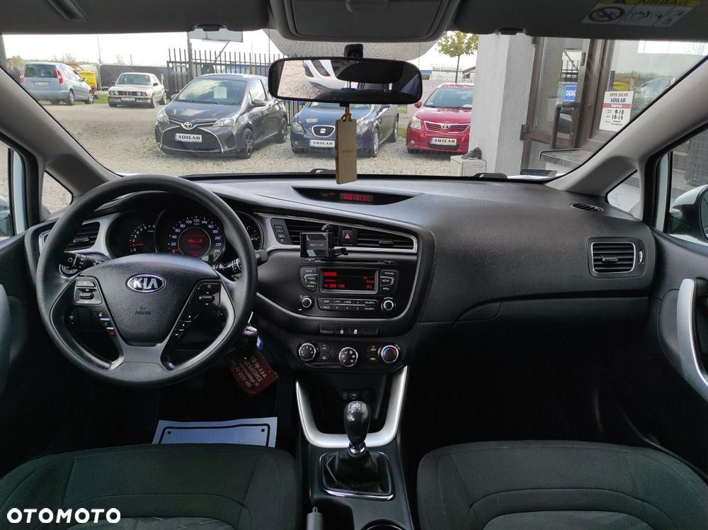 Kia Ceed - 11