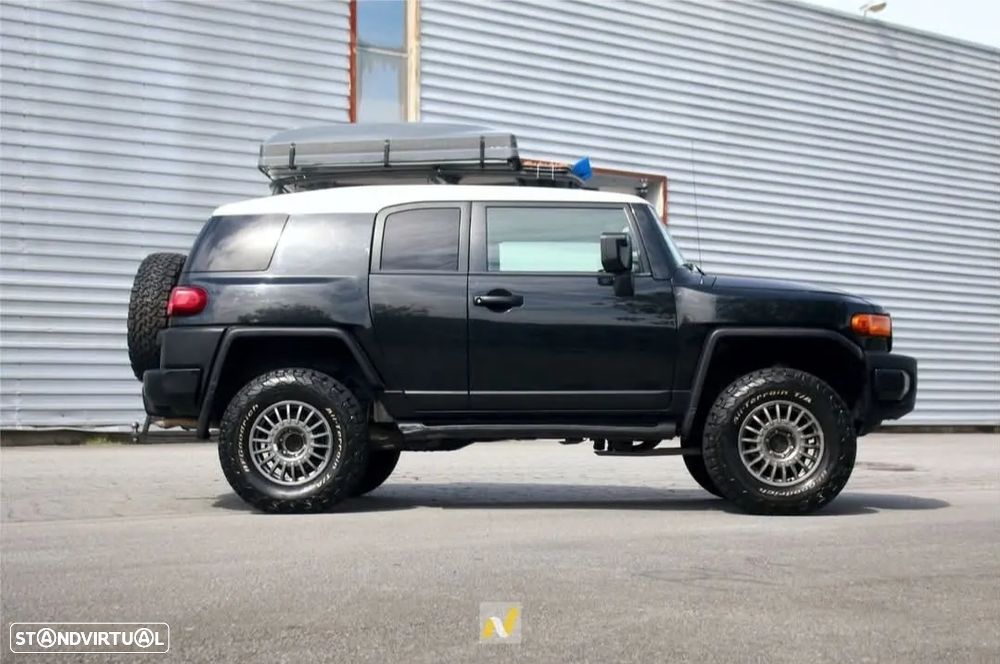 Toyota Land Cruiser - 1