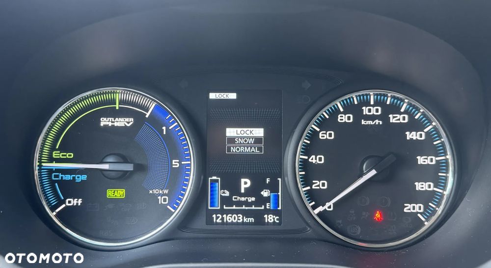 Mitsubishi Outlander 2.4 4WD Diamant+ - 25