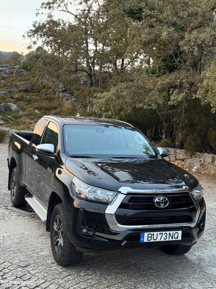 Toyota Hilux 2.8 D-4D 4WD GR Sport - 3