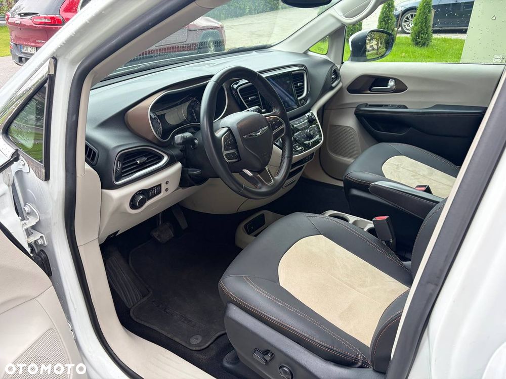 Chrysler Pacifica - 26