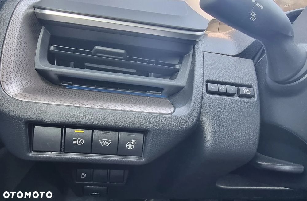 Toyota Prius Hybrid Advanced - 17