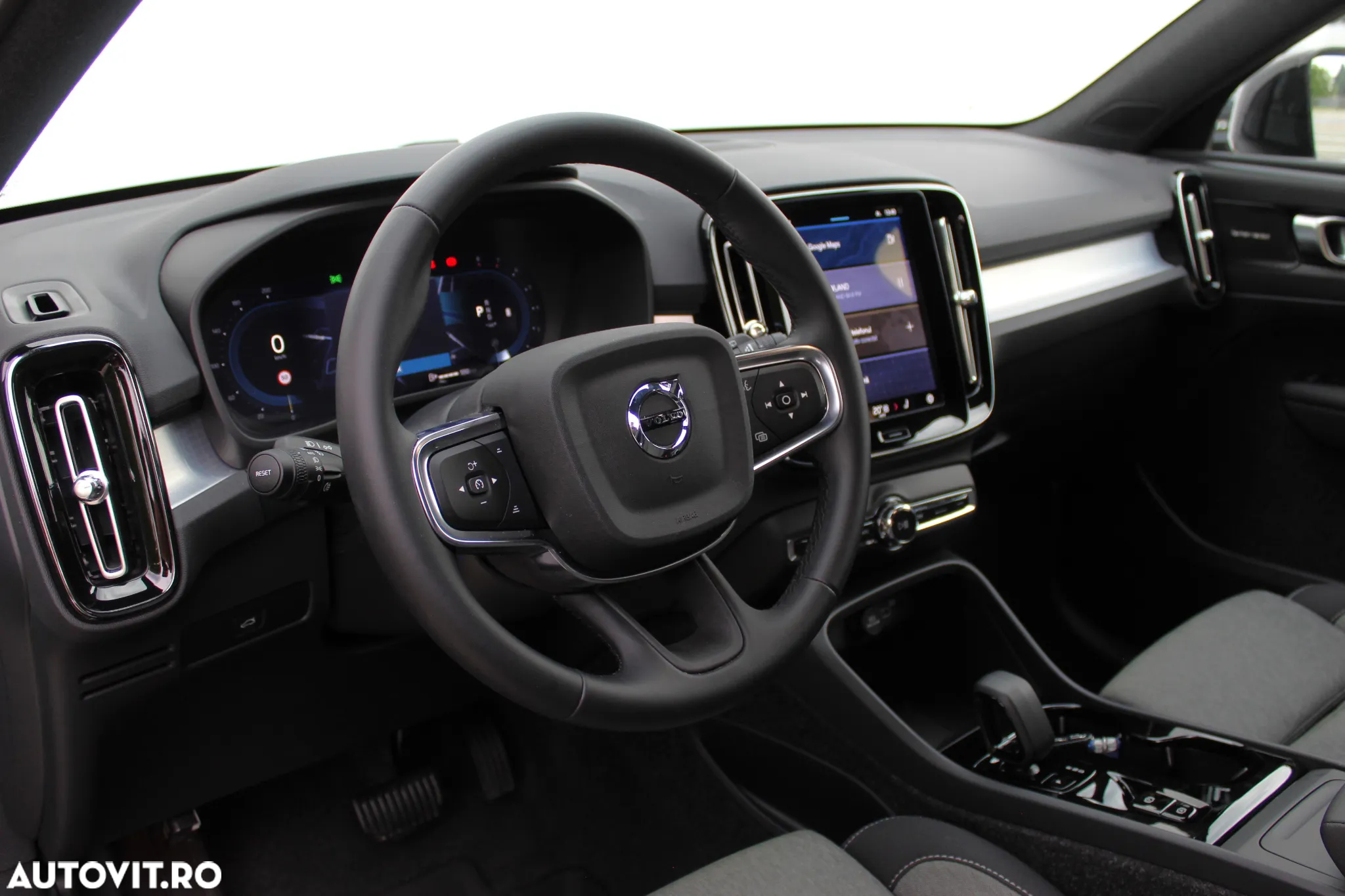 Volvo XC 40 B3 AT FWD MHEV Plus Dark - 10