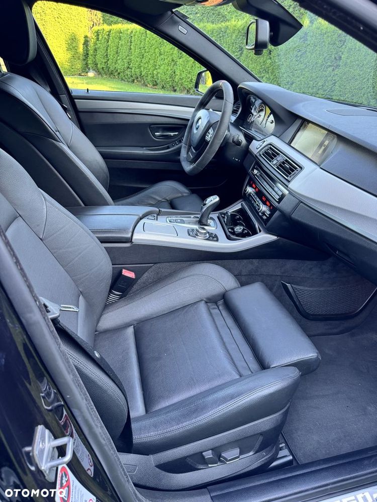 BMW Seria 5 M550d xDrive - 28