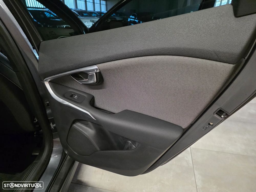 Volvo V40 D2 Summum - 26