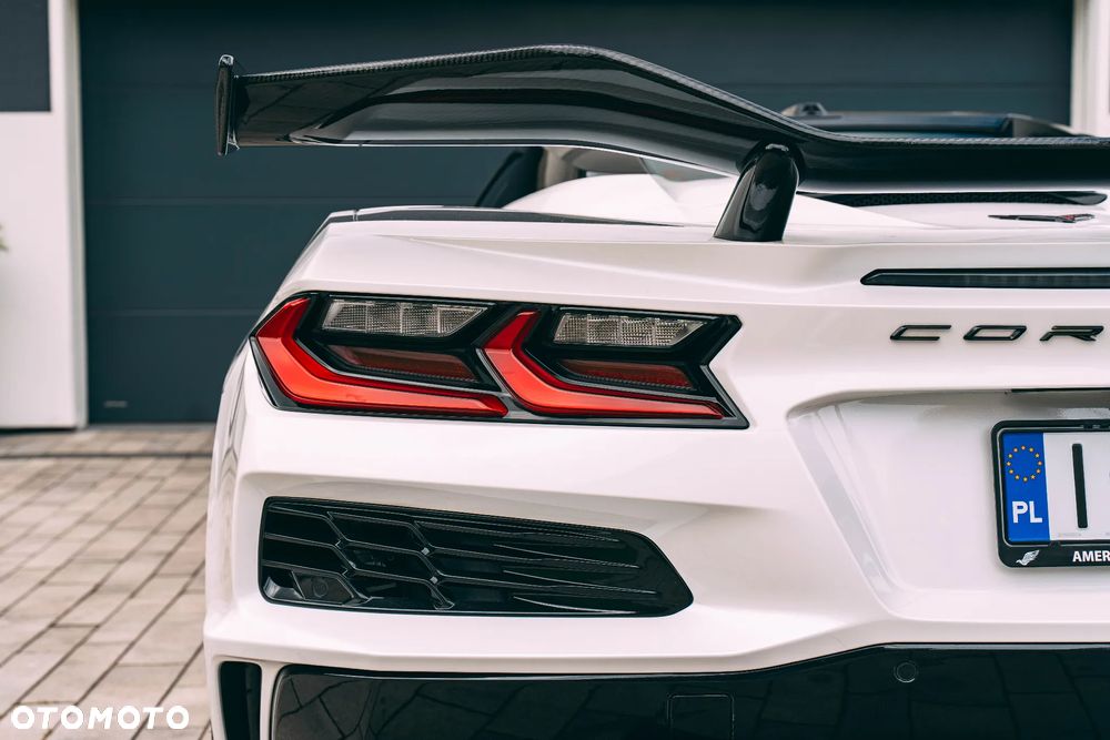 Chevrolet Corvette - 23