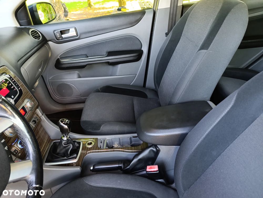 Ford Focus 2.0 TDCi Ghia - 9
