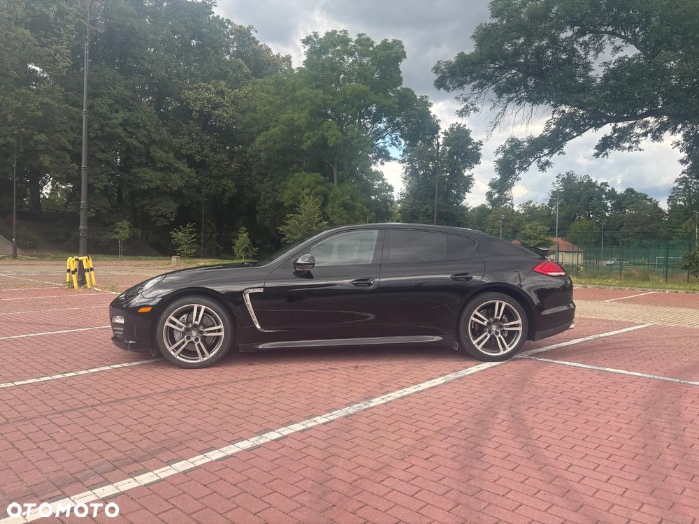 Porsche Panamera 4 Platinum Edition - 3