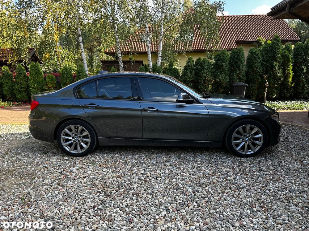 BMW Seria 3 328i Luxury Line - 4