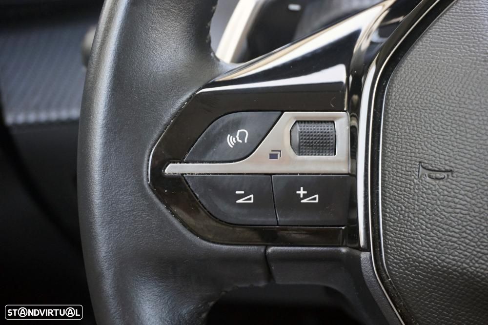Peugeot 208 PureTech 100 EAT8 Allure - 12