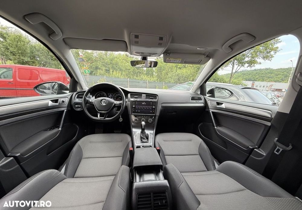 Volkswagen Golf - 10