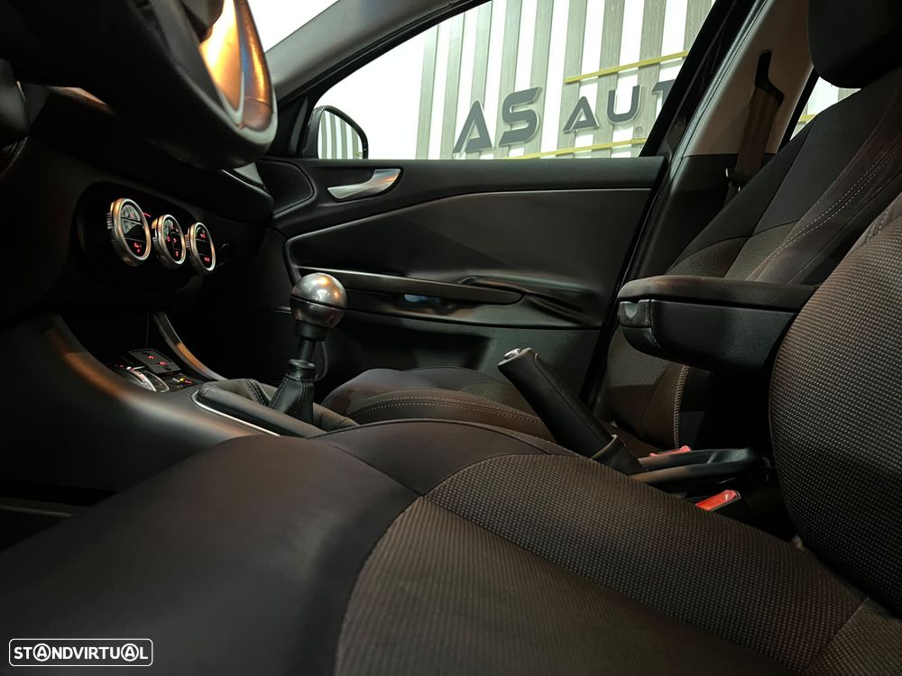 Alfa Romeo Giulietta 1.6 JTDm Exclusive - 32