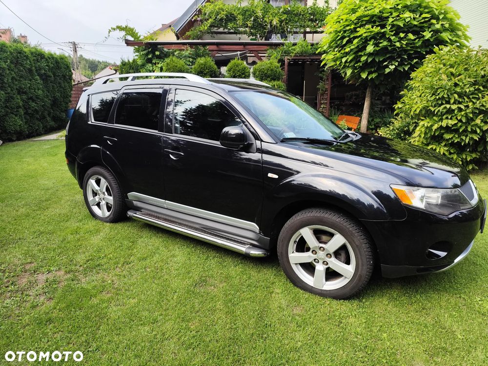 Mitsubishi Outlander - 2