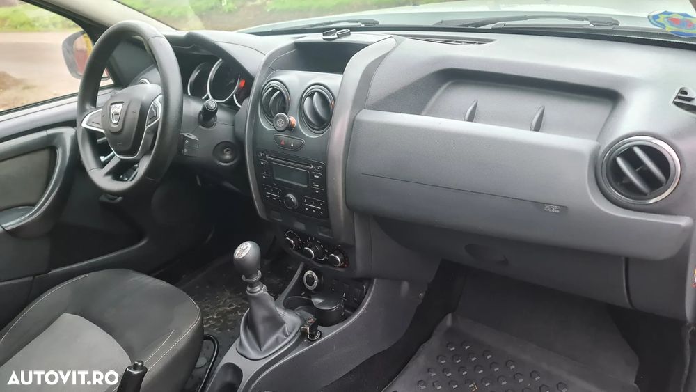 Dacia Duster 1.6 4x4 Laureate - 11