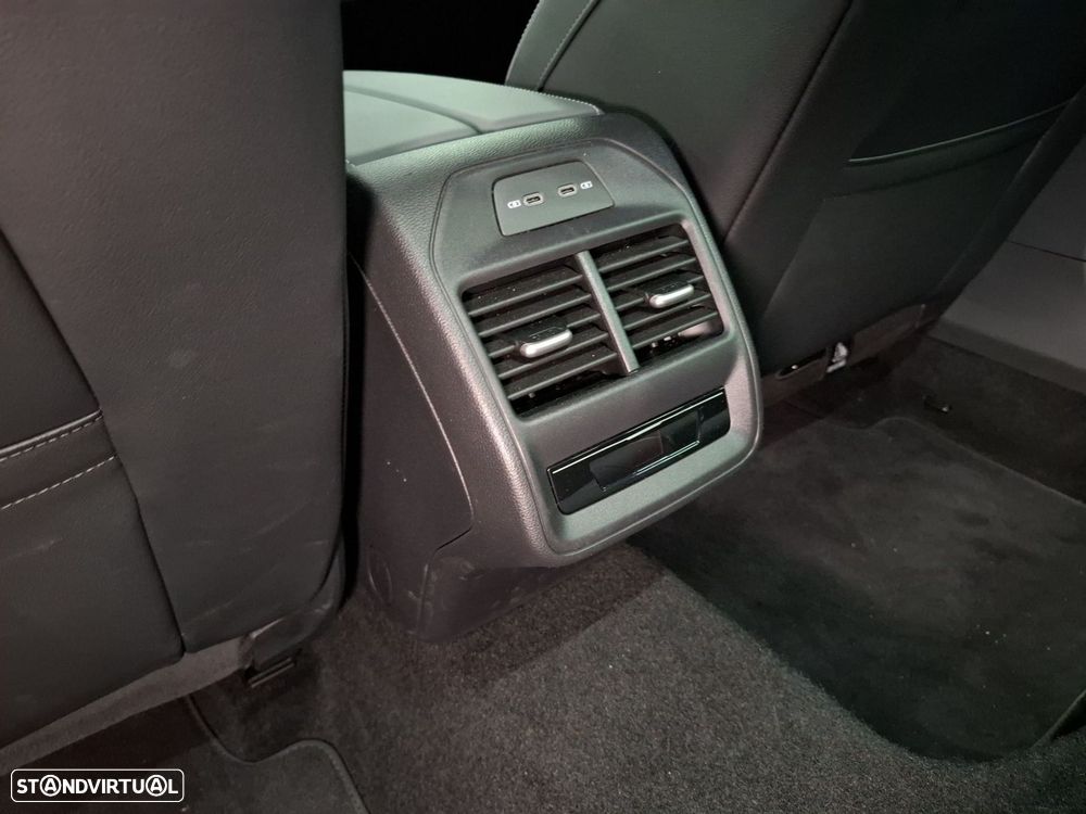 Volkswagen Passat Variant 1.5 TSI eHybrid Business DSG — fotografia 15