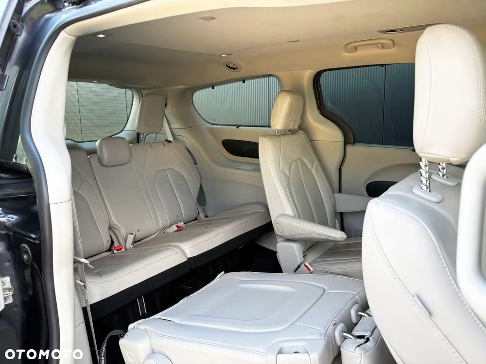Chrysler Pacifica - 17