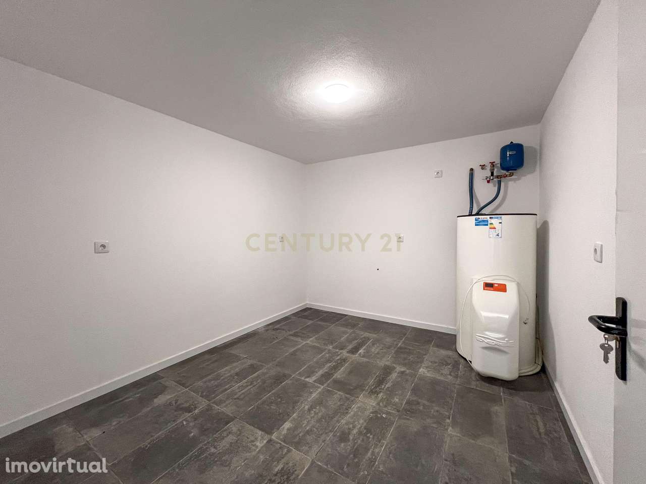 Casa T3 Nova com Jardim e Piscina – Conforto, Privacidade e Sol o Dia - Grande imagem: 5/11