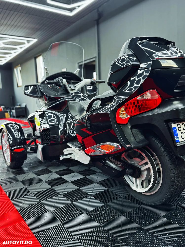 Can-Am Spyder - 4