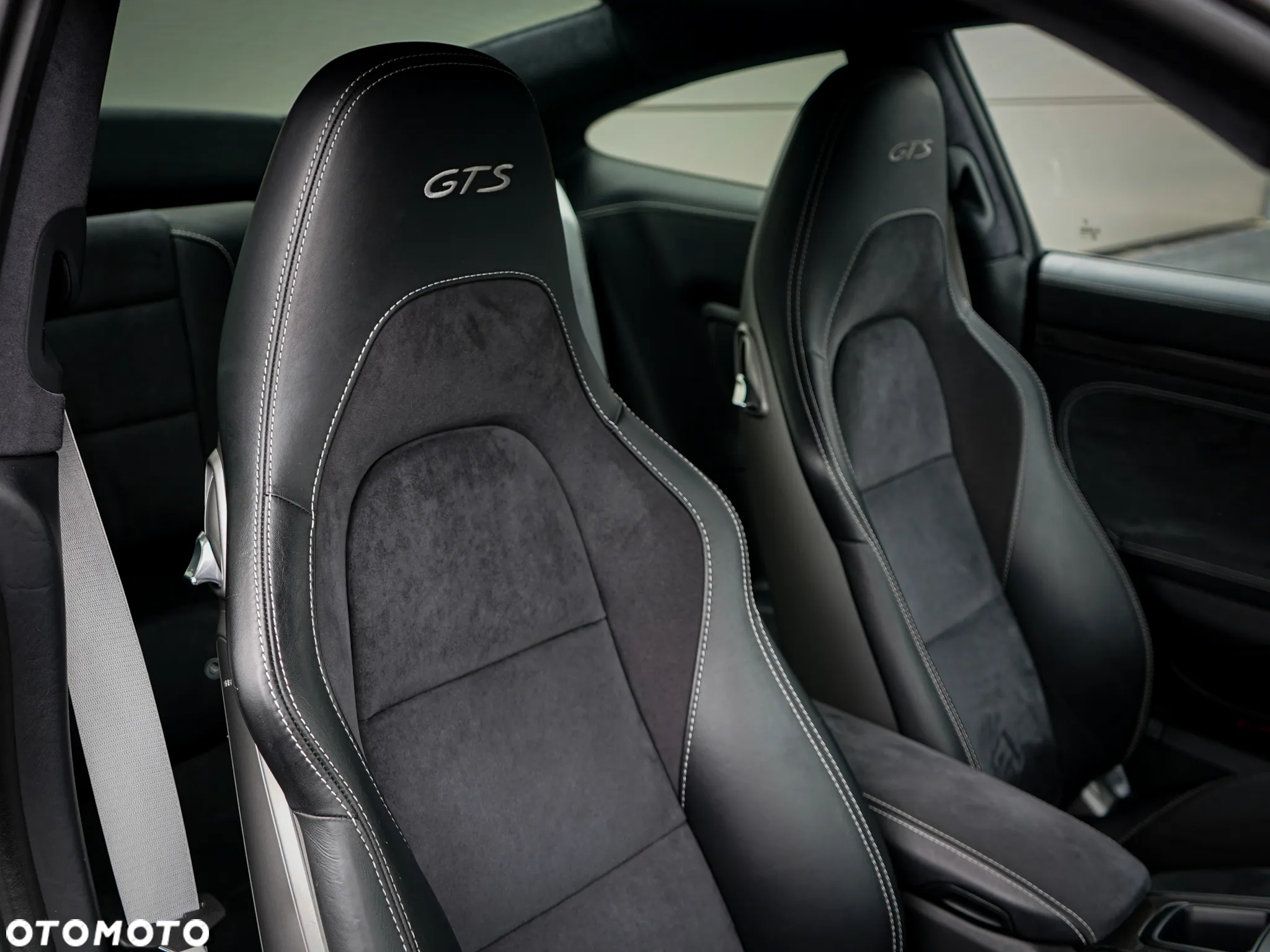 Porsche 911 Carrera 4 GTS PDK - 28