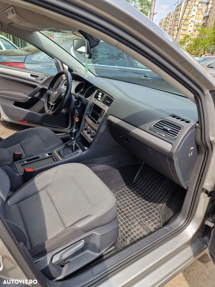 Volkswagen Golf - 10