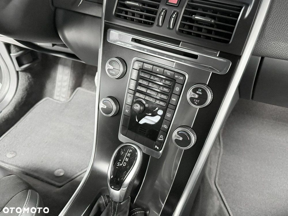 Volvo XC 60 D4 AWD Momentum - 28