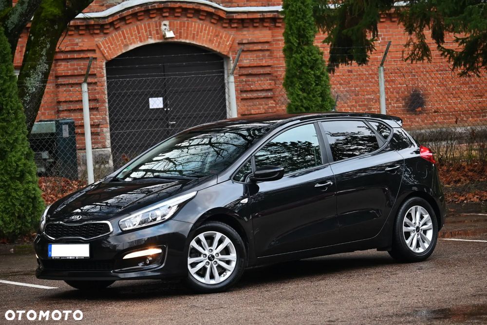 Kia Ceed 1.4 CVVT Dream-Team Edition - 4