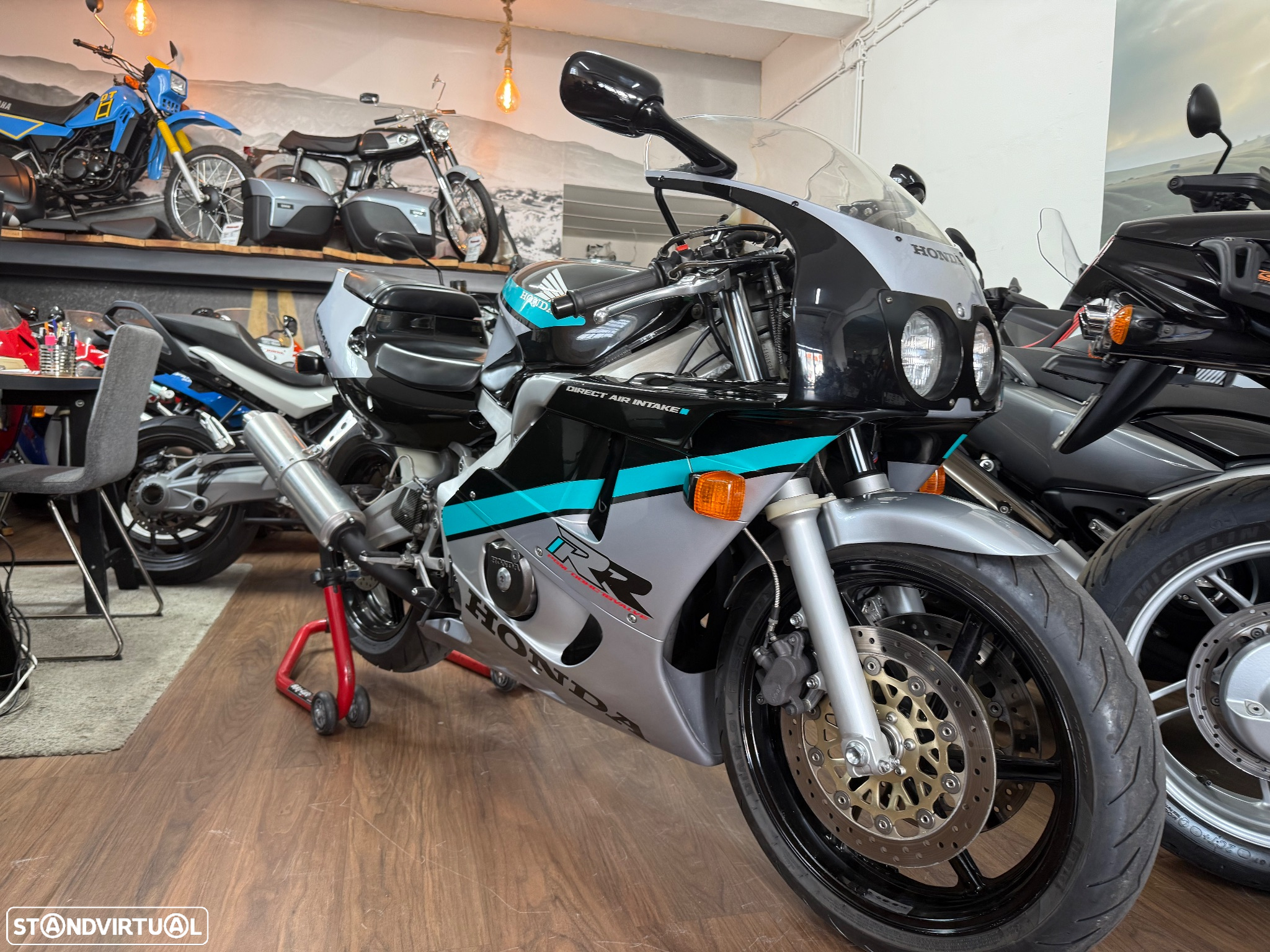 Honda CBR 400 RR - 4