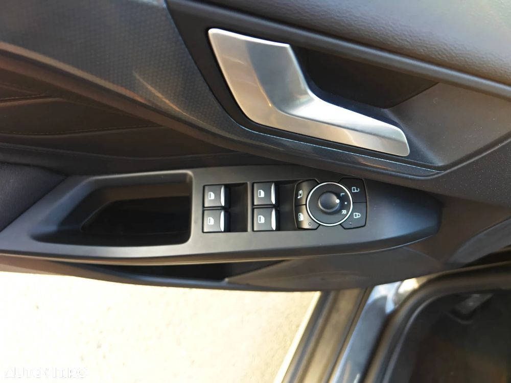 Ford Focus 1.5 EcoBlue 8AT Active - 23