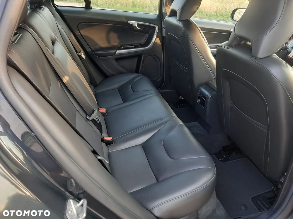 Volvo V60 D3 Geartronic Summum - 24