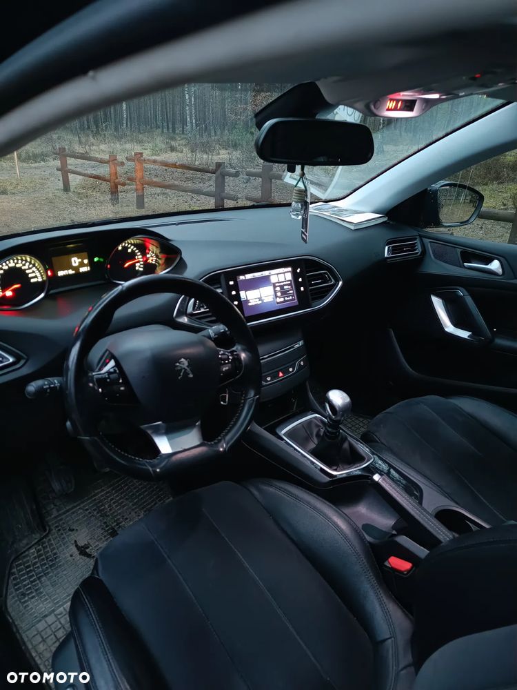 Peugeot 308 1.6 BlueHDi Allure S&S - 12