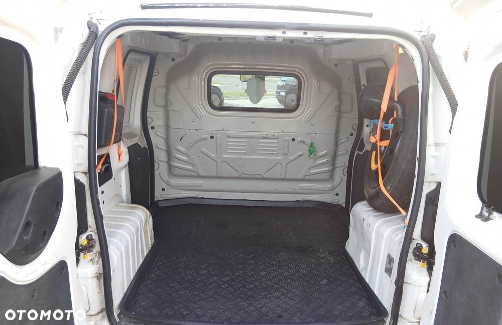 Fiat Fiorino Kombi Adventure - 8