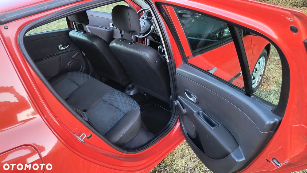 Renault Clio 1.2 16V Authentique - 12