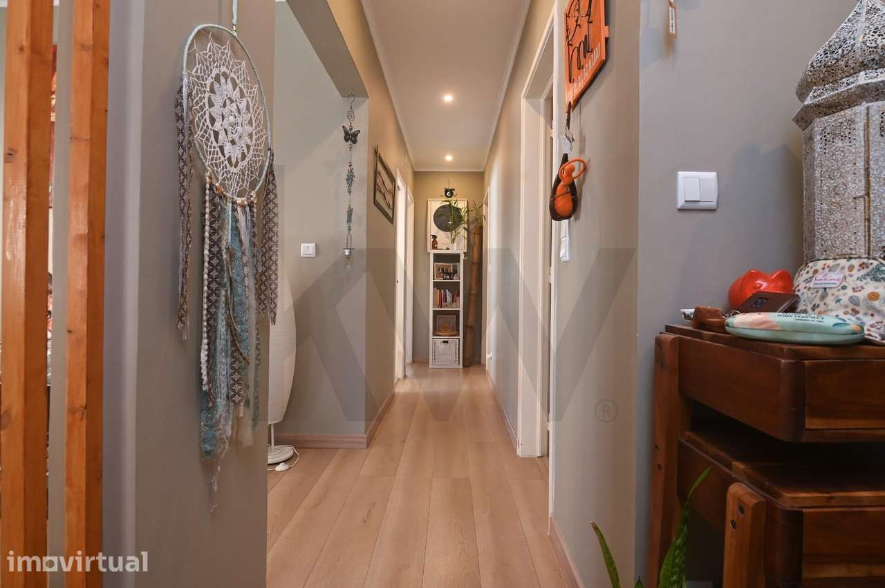 Apartamento T2 Renovado com Varanda no Centro da Parede I Cascais - Grande imagem: 2/23