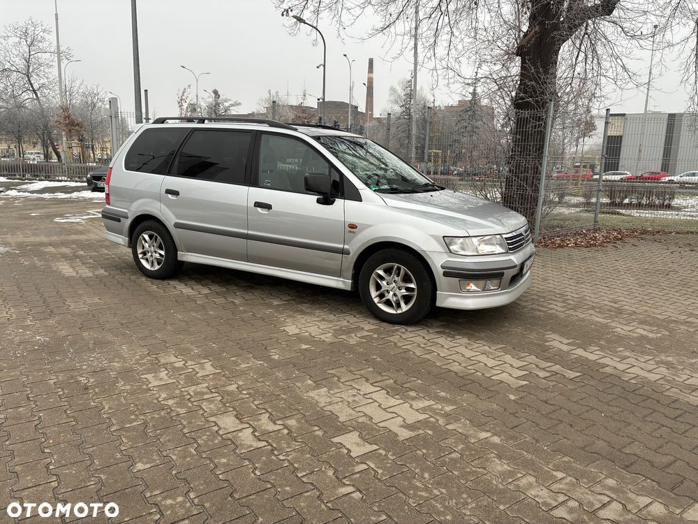 Mitsubishi Space Wagon - 16