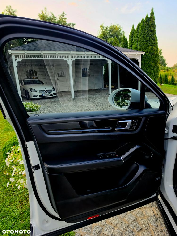 Porsche Cayenne - 34