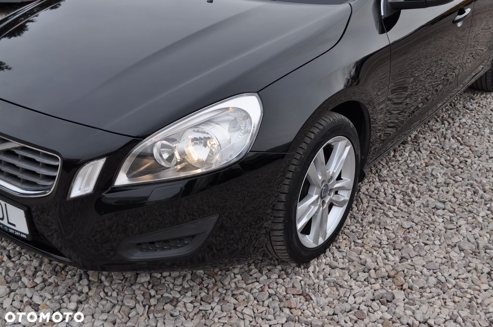 Volvo V60 D4 Geartronic Momentum - 33